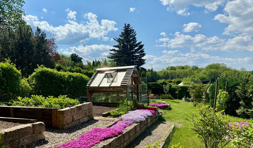 Schöner Garten im Frühling